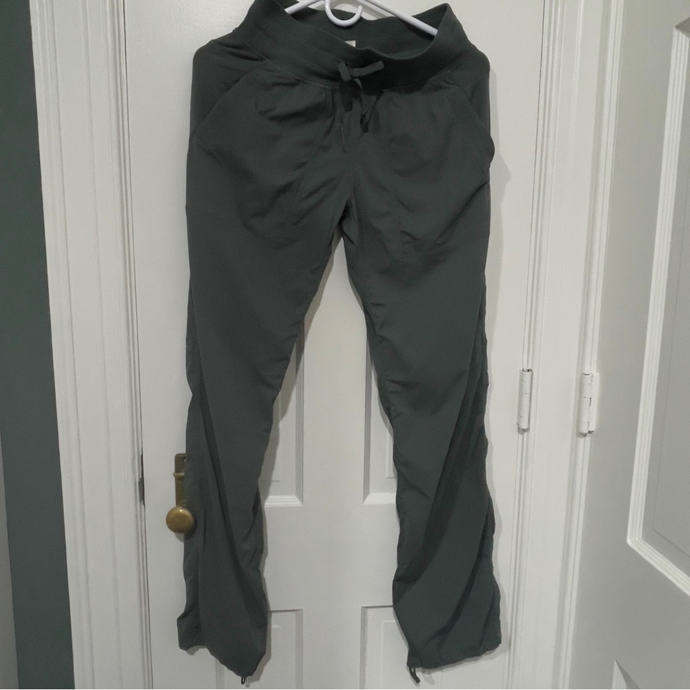 LULULEMON Dark Forest Dance Studio Mid Rise Jogger Size 4 - Picture 4 of 7